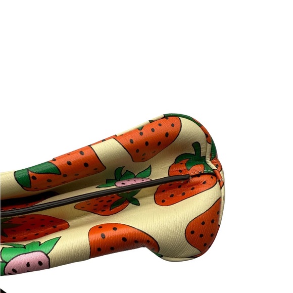 Gucci Cream Tote with Strawberry Design - Picture 4 of 15
